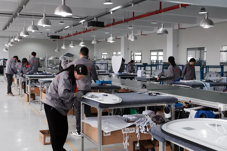 Chengtai Mirror factory in Jiaxing — production view 10