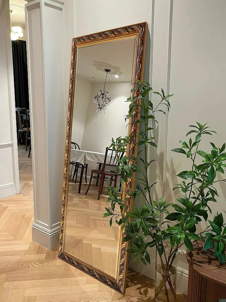 Light Luxury Dressing Mirror