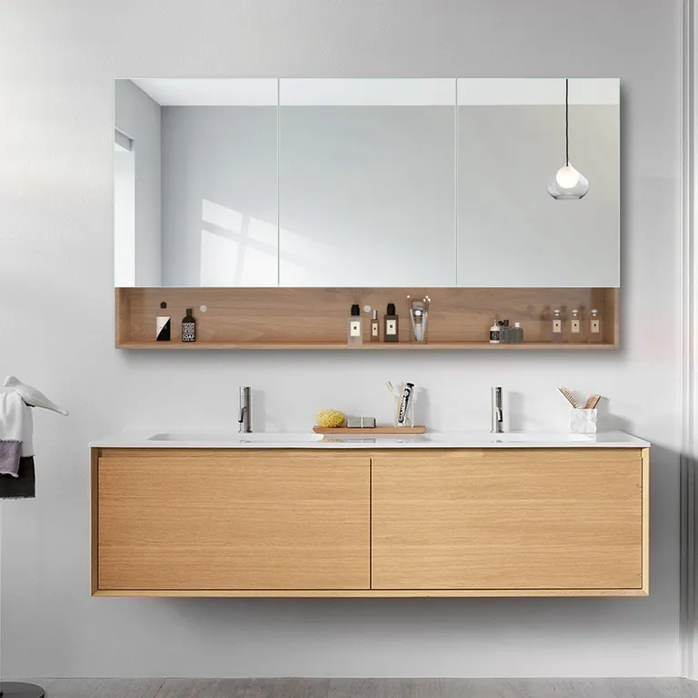 Armario de baño con espejo de tres puertas y estante abierto en roble